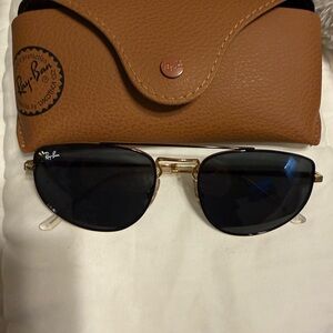 Ray-Ban Gold Frame Sunglasses with Black Lenses Unisex